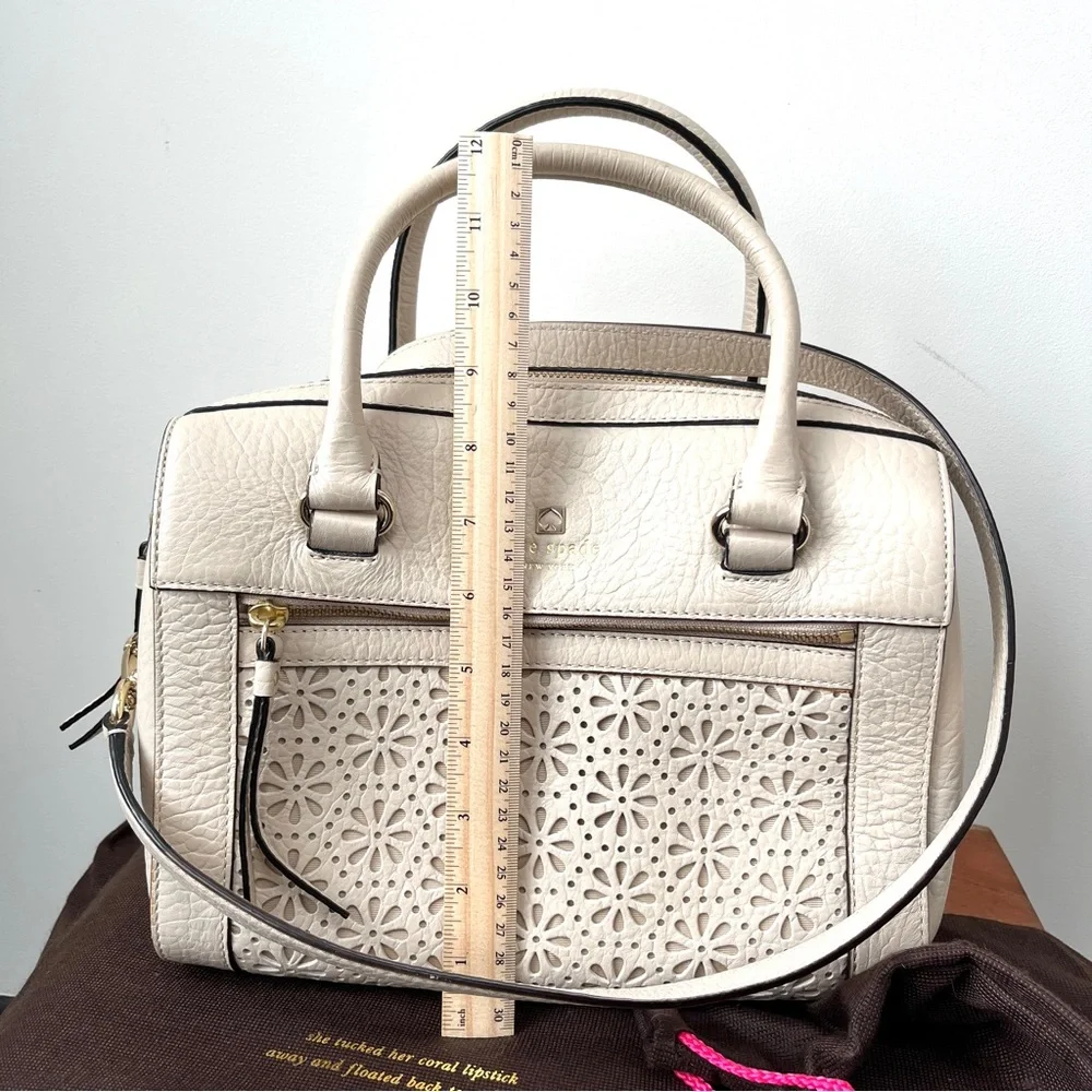 Kate Spade ♠️ Perri Lane bubbles leather Delaney purse in a natural white color. - Picture 7 of 16